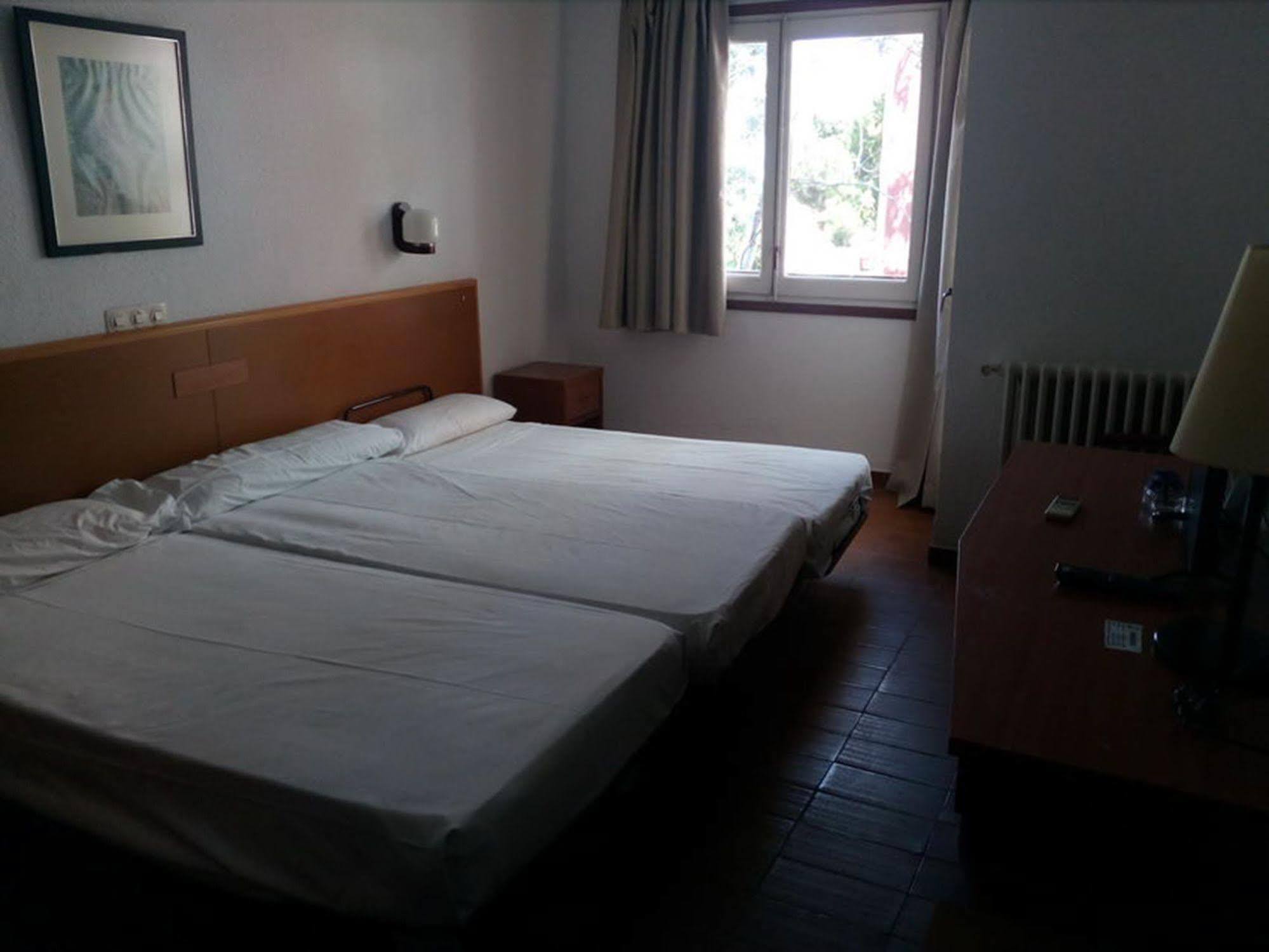 Hotel Checkin Torredembarra Esterno foto